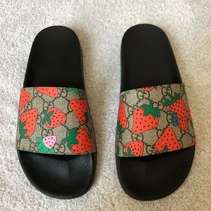 GUCCI slides, Strawberry print